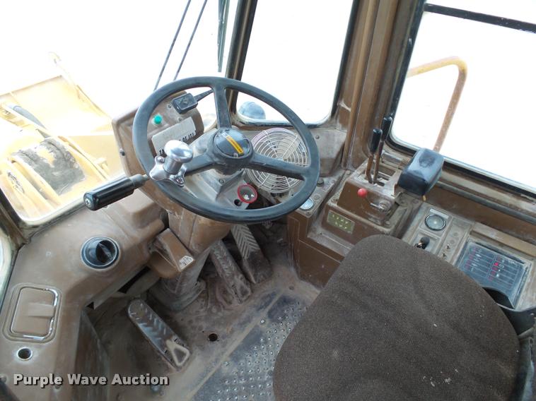 image for item DB4727 1989 Caterpillar 950E wheel loader