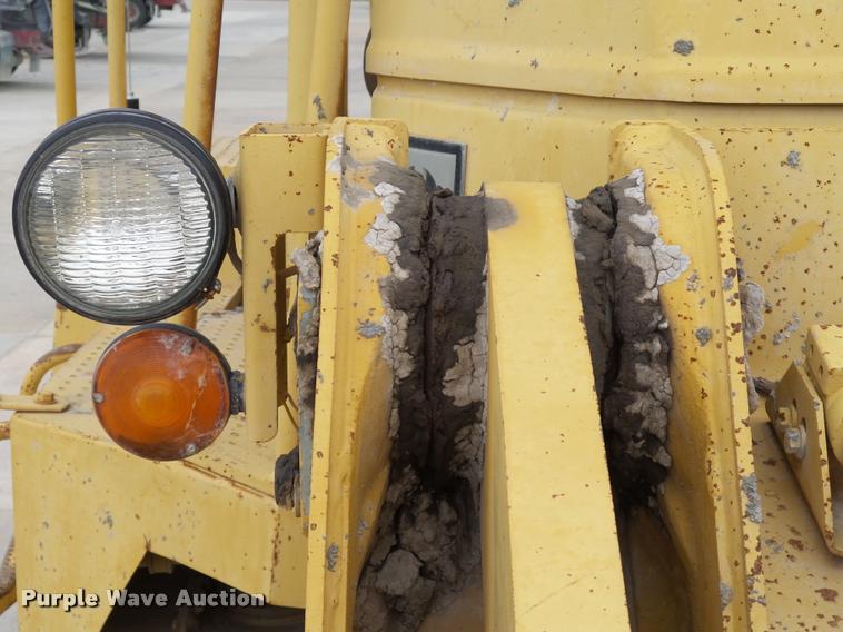 image for item DB4727 1989 Caterpillar 950E wheel loader