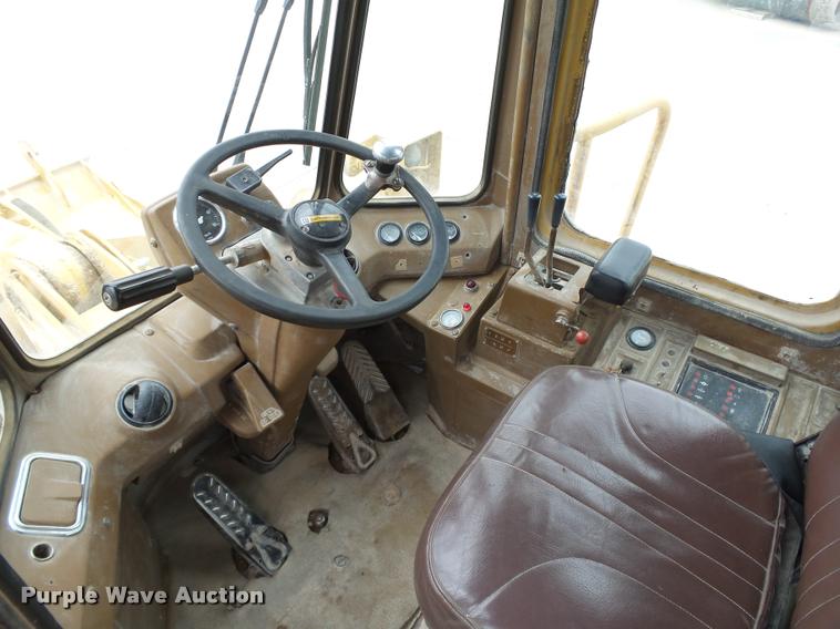 image for item DB4729 1989 Caterpillar 950E wheel loader