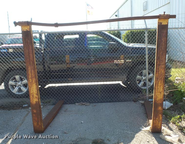 image for item DD9425 Caterpillar 963 loader pallet forks