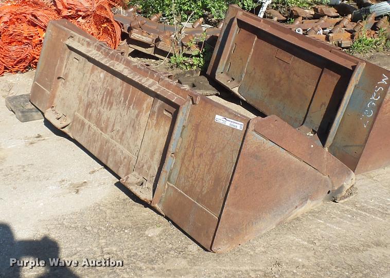 image for item DD9428 Skid steer bucket