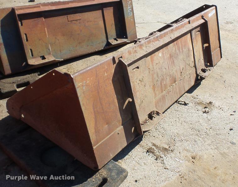 image for item DD9428 Skid steer bucket