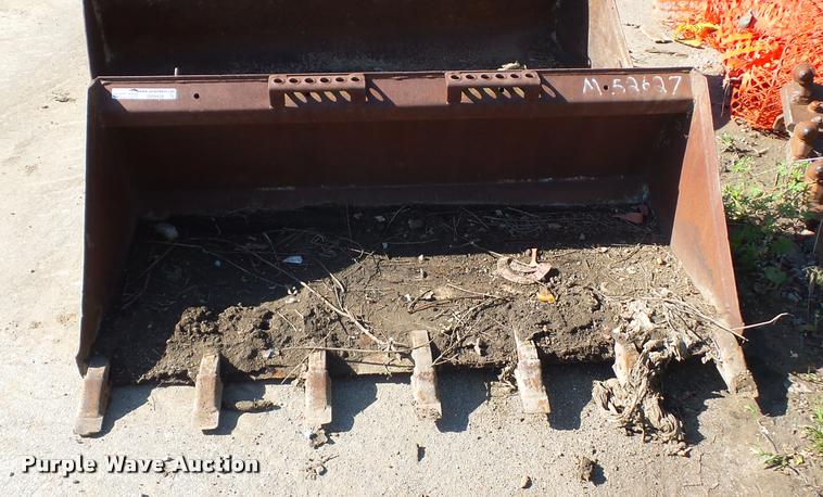 image for item DD9429 Skid steer bucket