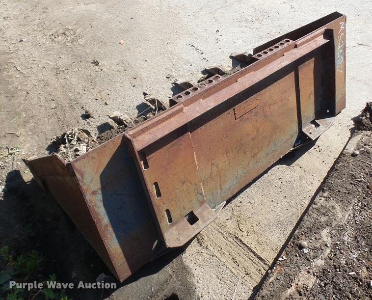 image for item DD9429 Skid steer bucket