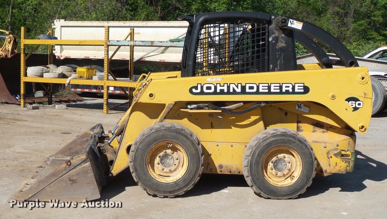 image for item DD9432 2000 John Deere 260 skid steer