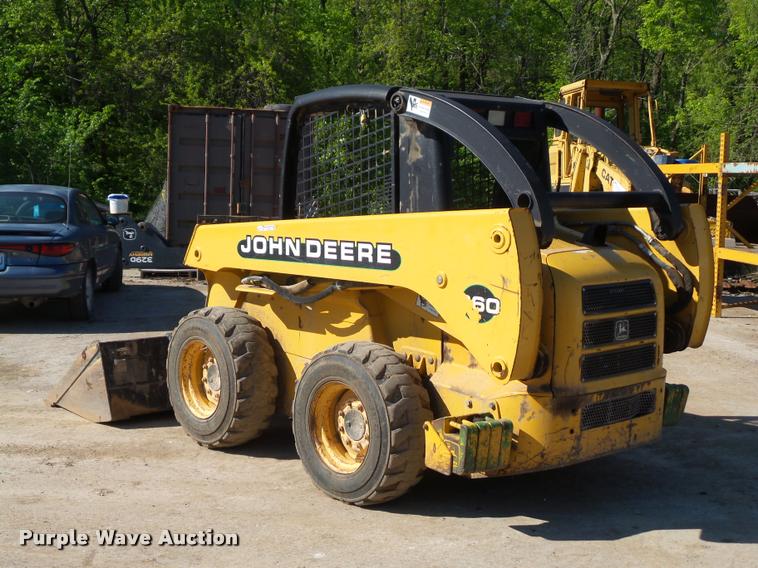 image for item DD9432 2000 John Deere 260 skid steer