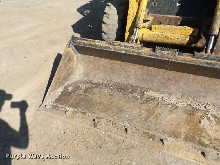 image for item DD9432 2000 John Deere 260 skid steer