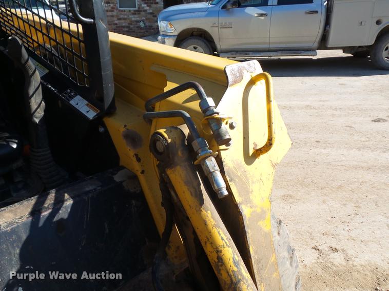 image for item DD9432 2000 John Deere 260 skid steer