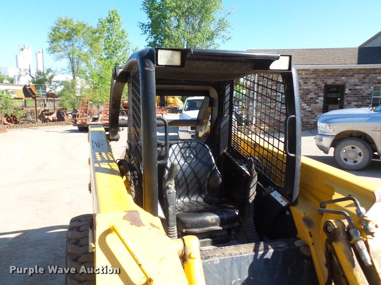 image for item DD9432 2000 John Deere 260 skid steer