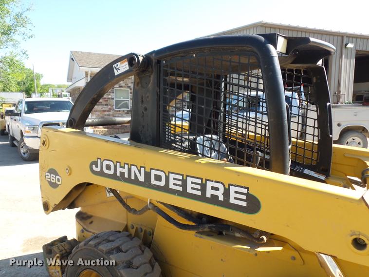 image for item DD9432 2000 John Deere 260 skid steer