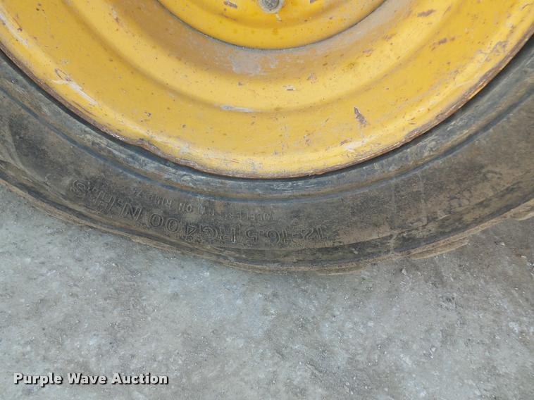 image for item DD9432 2000 John Deere 260 skid steer