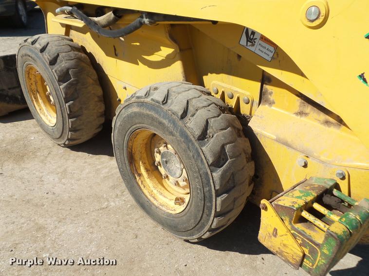 image for item DD9432 2000 John Deere 260 skid steer