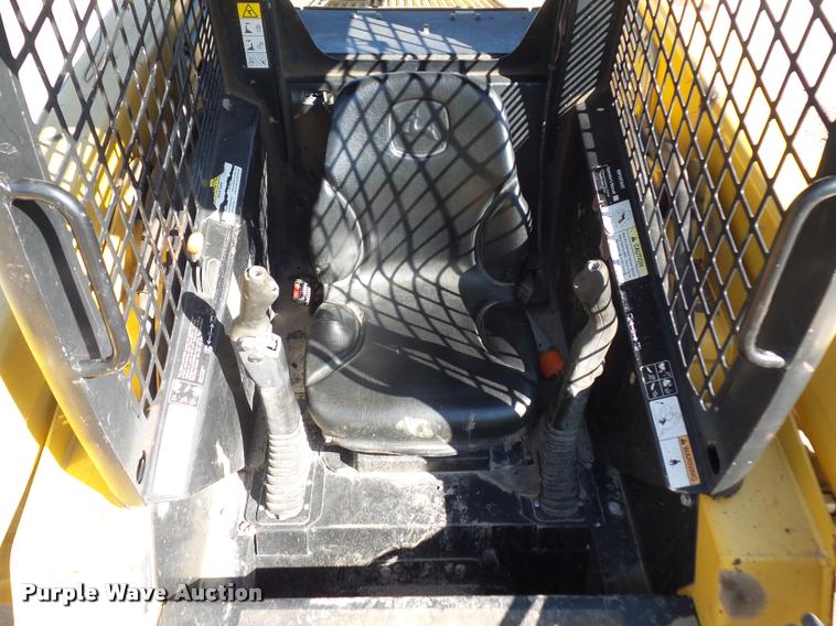 image for item DD9432 2000 John Deere 260 skid steer