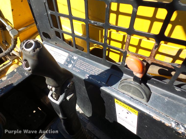 image for item DD9432 2000 John Deere 260 skid steer