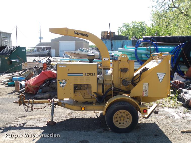 image for item DD9433 2001 Vermeer BC935 wood chipper