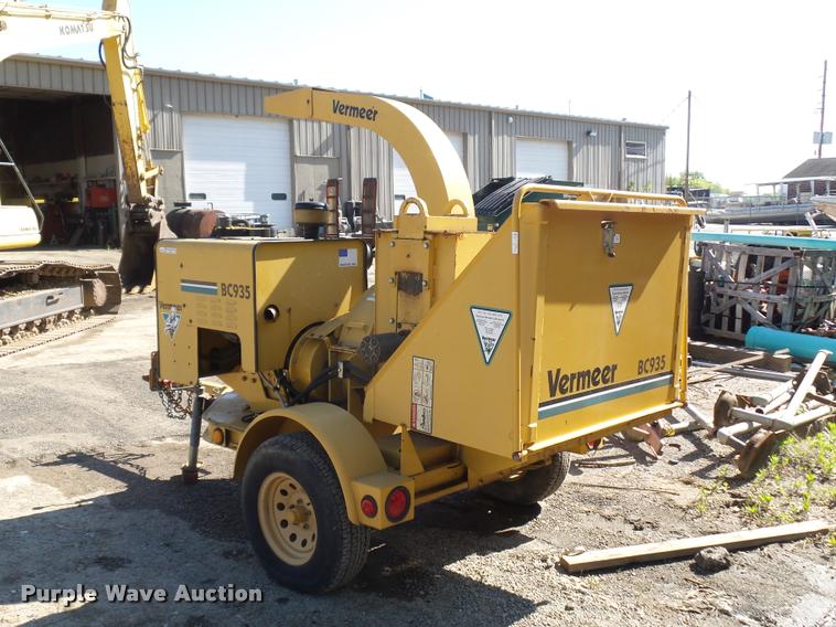 image for item DD9433 2001 Vermeer BC935 wood chipper