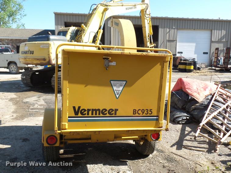 image for item DD9433 2001 Vermeer BC935 wood chipper