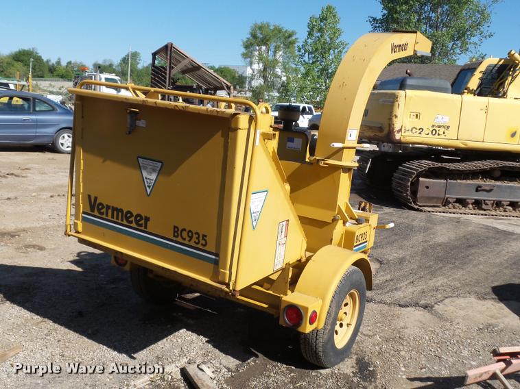 image for item DD9433 2001 Vermeer BC935 wood chipper