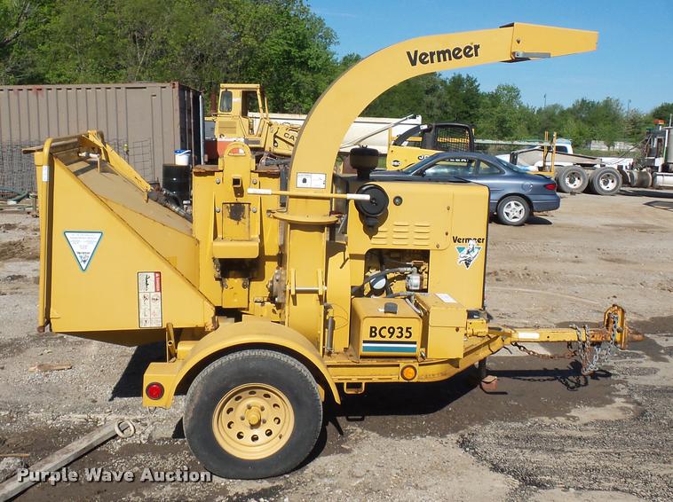 image for item DD9433 2001 Vermeer BC935 wood chipper