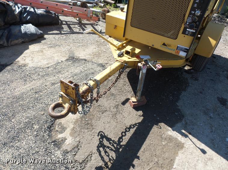 image for item DD9433 2001 Vermeer BC935 wood chipper