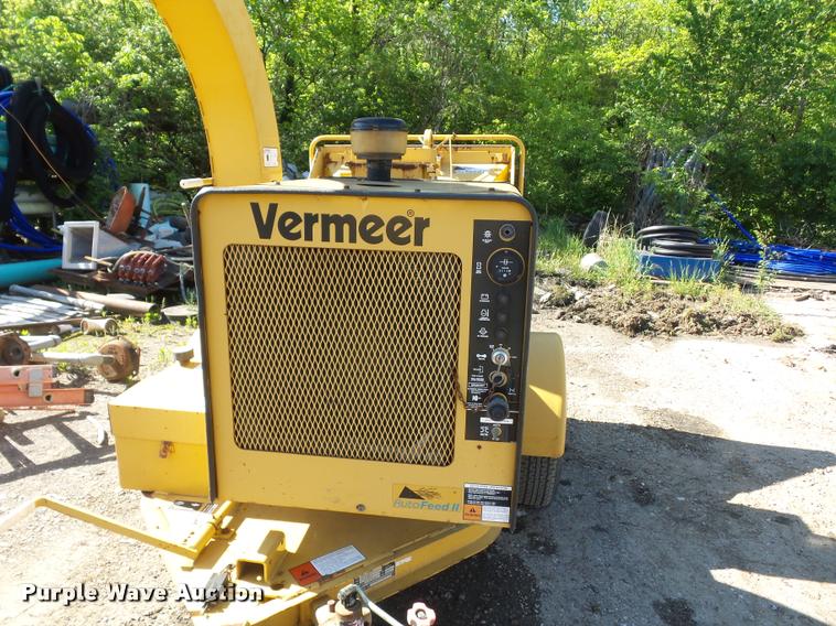 image for item DD9433 2001 Vermeer BC935 wood chipper