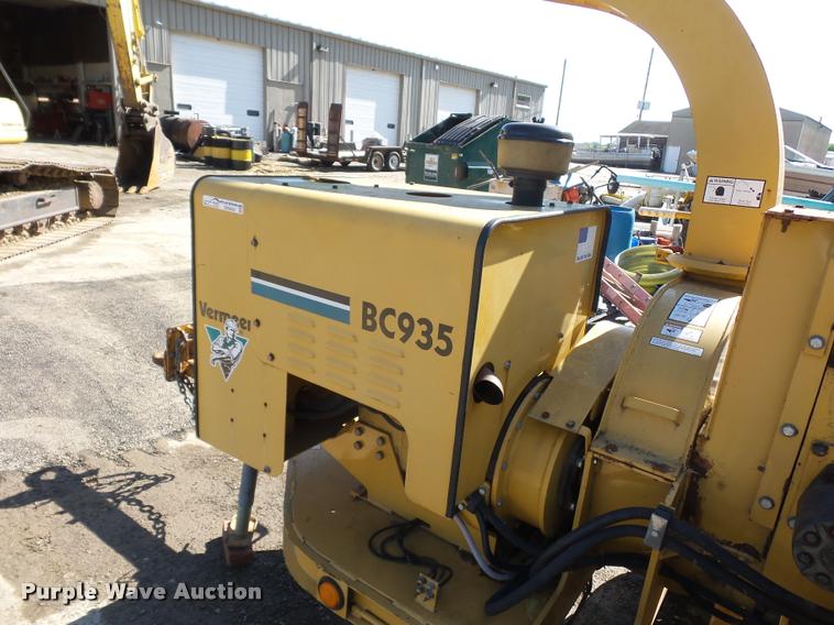 image for item DD9433 2001 Vermeer BC935 wood chipper