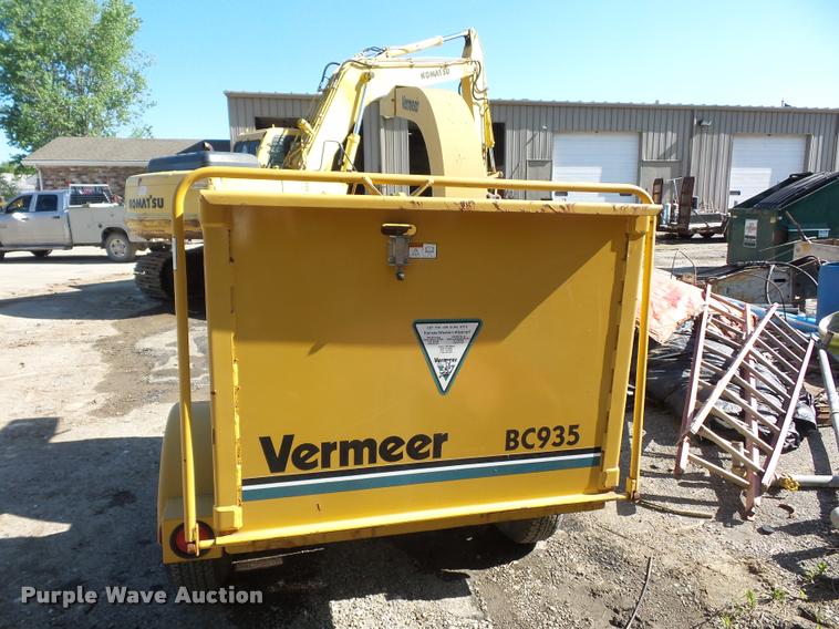 image for item DD9433 2001 Vermeer BC935 wood chipper