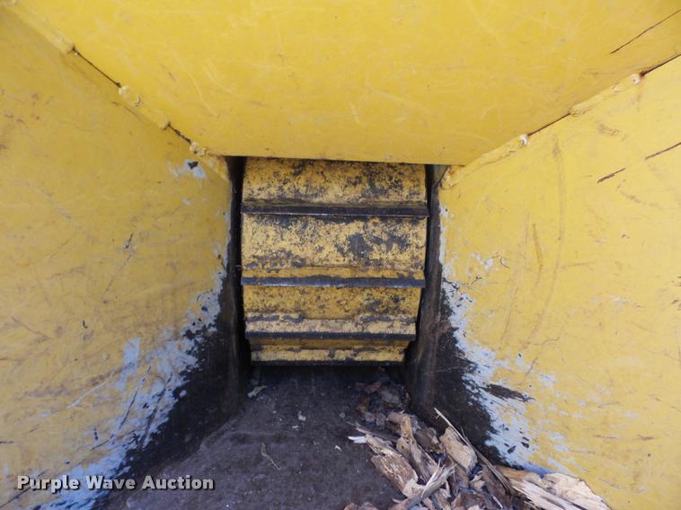 image for item DD9433 2001 Vermeer BC935 wood chipper