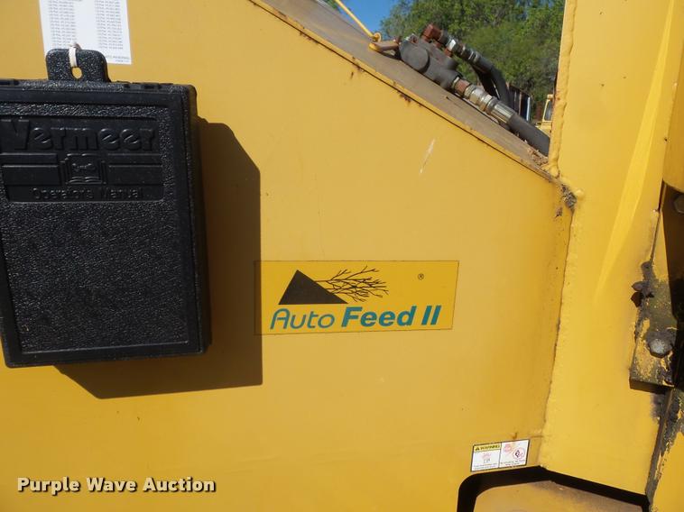 image for item DD9433 2001 Vermeer BC935 wood chipper