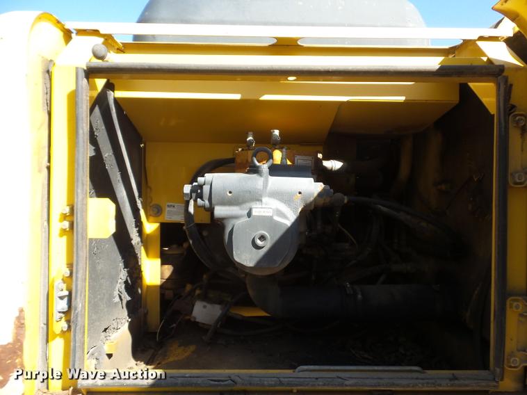 image for item DD9434 2001 Komatsu PC200LC excavator
