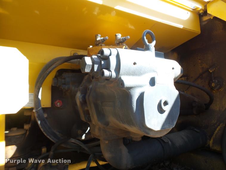 image for item DD9434 2001 Komatsu PC200LC excavator