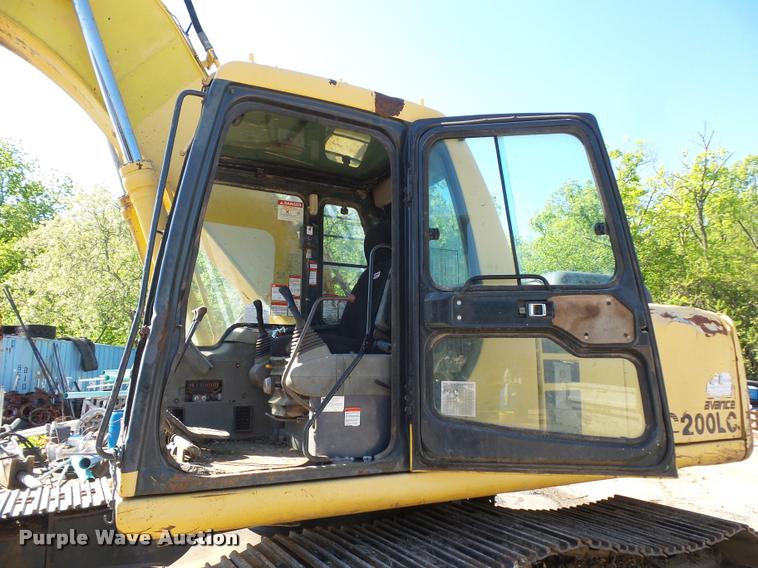 image for item DD9434 2001 Komatsu PC200LC excavator