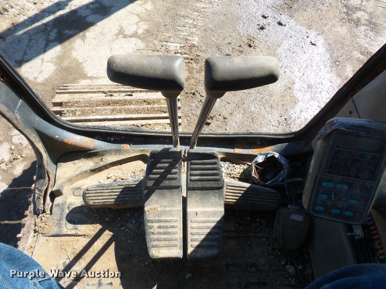 image for item DD9434 2001 Komatsu PC200LC excavator