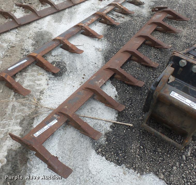 image for item DD9459 Skid steer bucket toothed bar