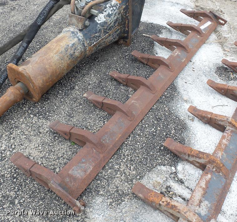 image for item DD9459 Skid steer bucket toothed bar
