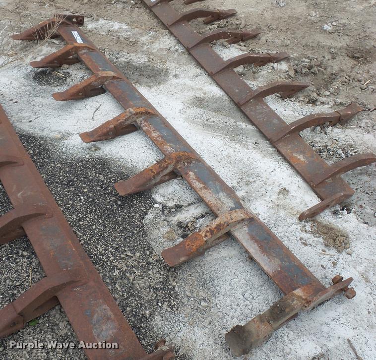 image for item DD9460 Skid steer bucket toothed bar