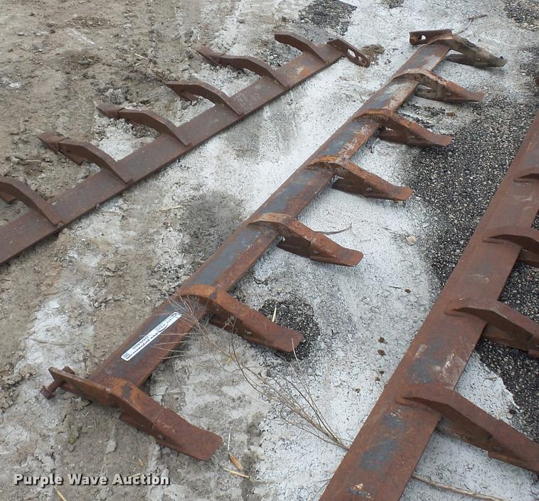 image for item DD9460 Skid steer bucket toothed bar