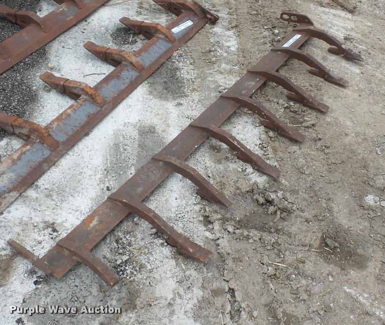 image for item DD9461 Skid steer bucket toothed bar