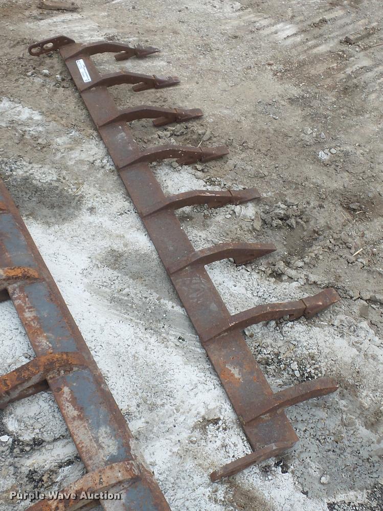 image for item DD9461 Skid steer bucket toothed bar