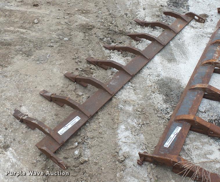 image for item DD9461 Skid steer bucket toothed bar