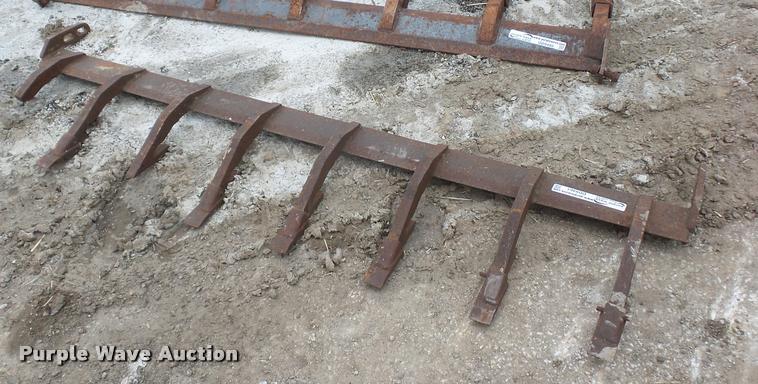 image for item DD9461 Skid steer bucket toothed bar