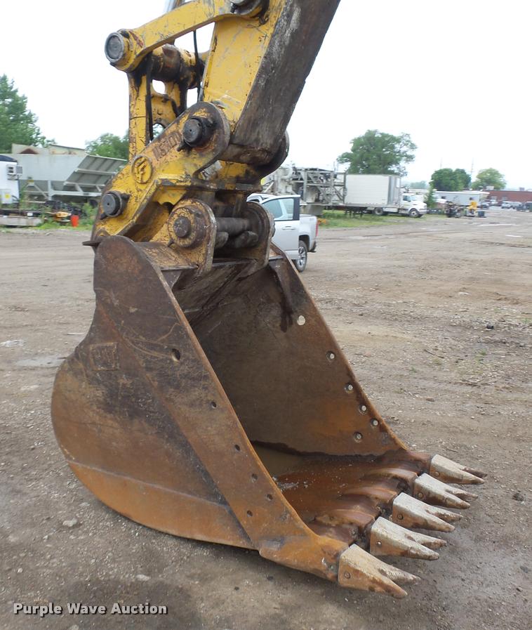 image for item DD9463 2005 John Deere 330C LC excavator