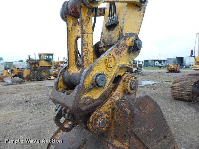 image for item DD9463 2005 John Deere 330C LC excavator