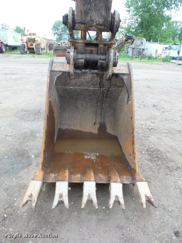 image for item DD9463 2005 John Deere 330C LC excavator