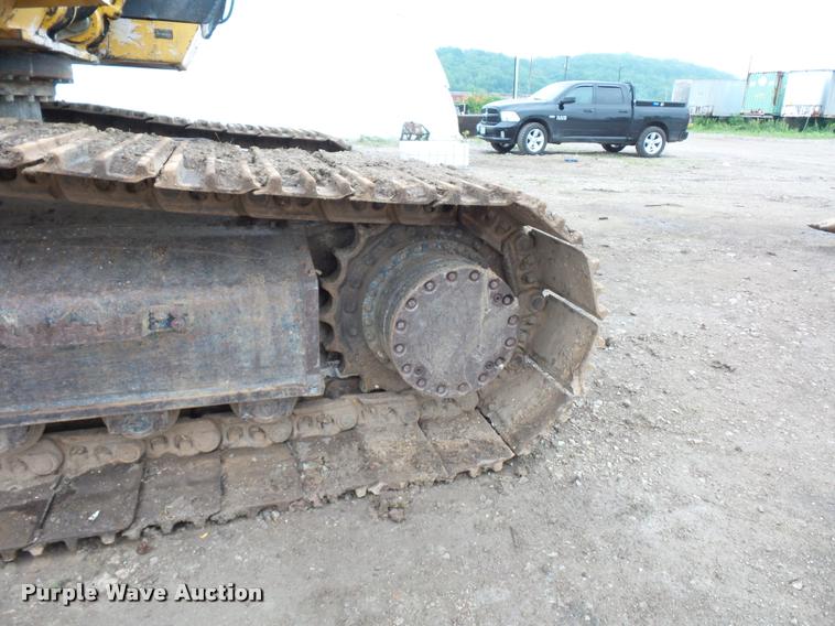 image for item DD9463 2005 John Deere 330C LC excavator