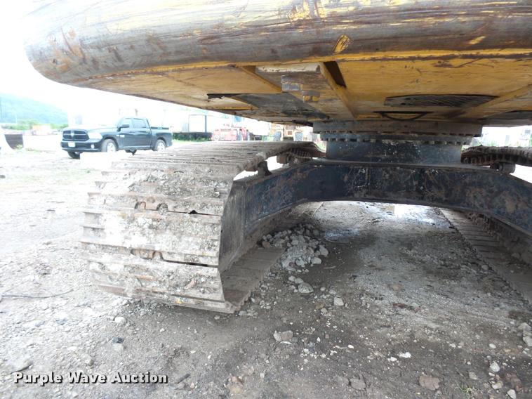 image for item DD9463 2005 John Deere 330C LC excavator