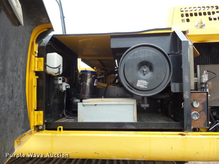 image for item DD9463 2005 John Deere 330C LC excavator