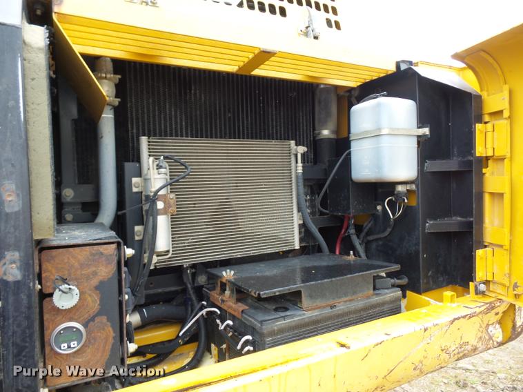 image for item DD9463 2005 John Deere 330C LC excavator