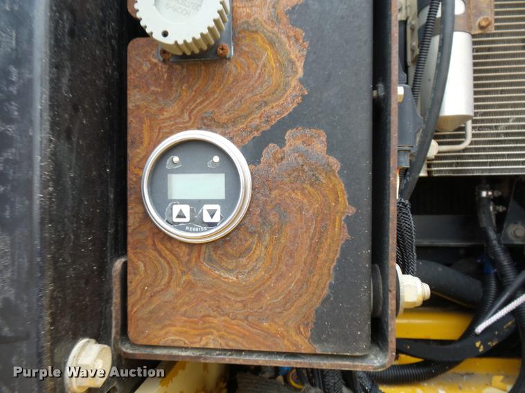 image for item DD9463 2005 John Deere 330C LC excavator