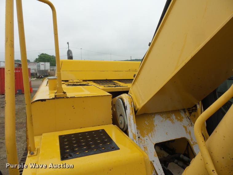 image for item DD9463 2005 John Deere 330C LC excavator